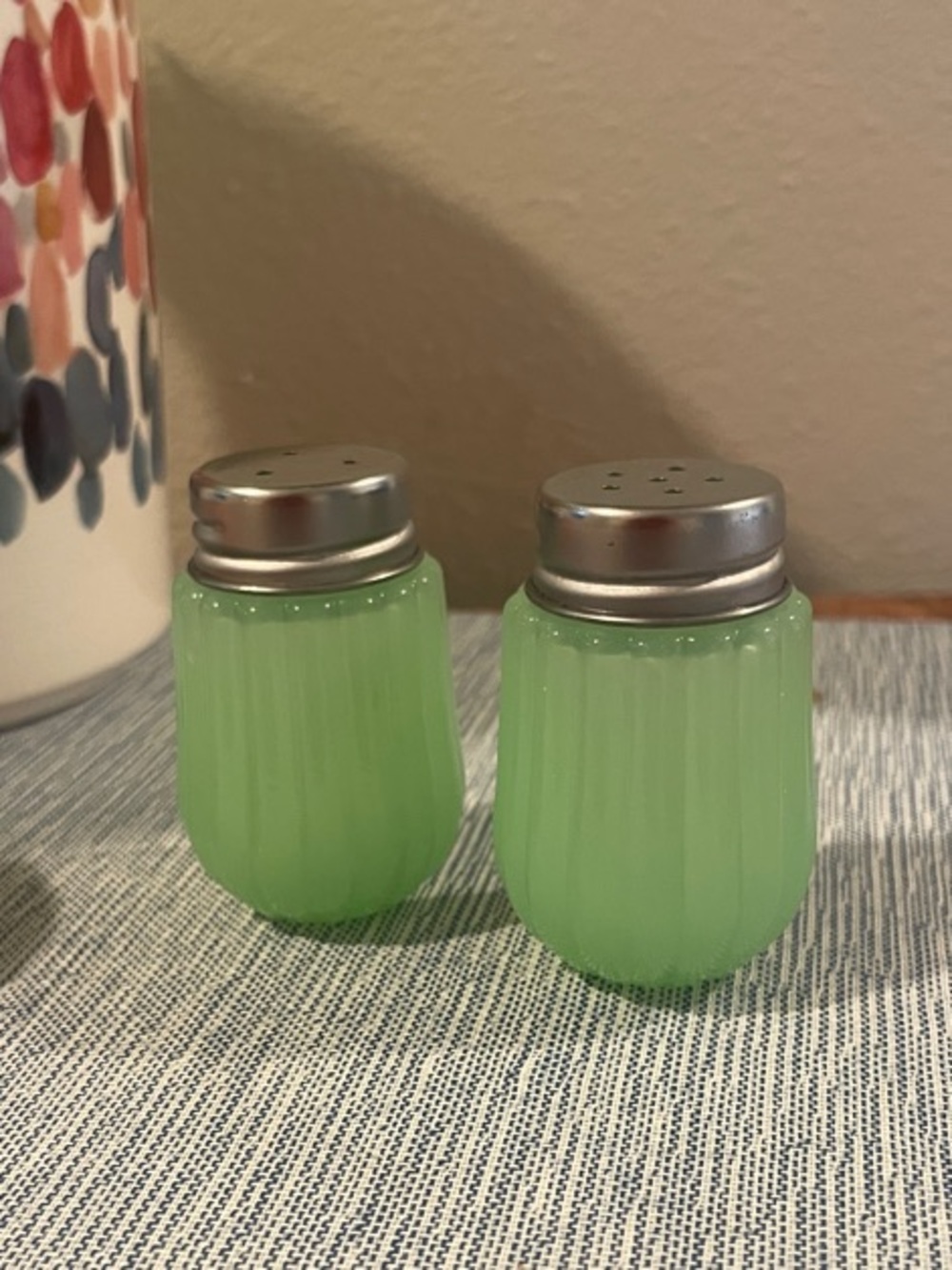 Vintage-Style Jadeite Glass Salt & Pepper Shakers – Ribbed Green Milk Glass Set